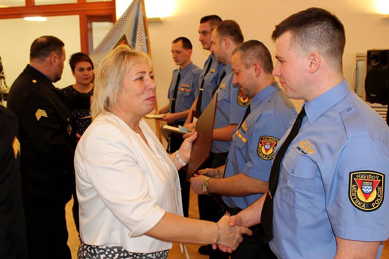 Vedení Havířova a městské policie vyhodnotilo rok 2017 a ocenilo strážníky za dlouholetou službu i za mimořádné zákroky.