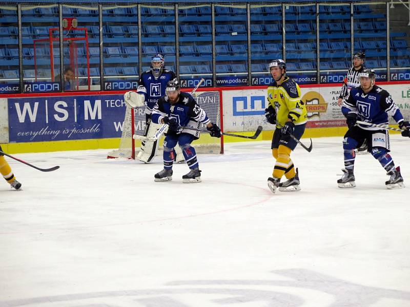 Havířovští hokejisté (v modrém) ztratili vedení 4:1.