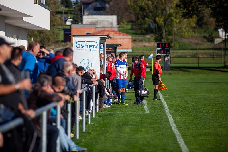 Okresní derby o prvenství v I.A třídě zvládla Orlová (tmavé dresy), která vyhrála v Albrechticích 2:1.