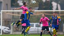 Divizní derby Bohumín - Havířov (v růžovém).