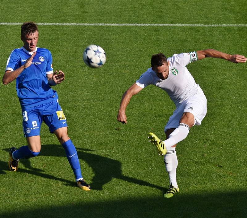 Fotbalisty Karviné (v bílém) zradila proti Liberci koncovka. Opět.