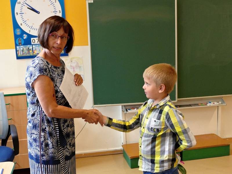 Předávání vysvědčení na Základní škole Gorkého v Havířově, pátek 28. června 2019.