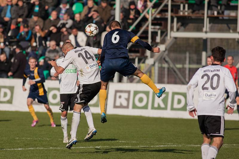 Po výhře nad Opavou se fotbalisté Karviné (v bílém) těší ze stoprocentní bilance v podzimních derby.