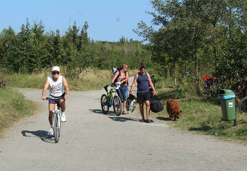 U karvinského moře jsou nově odpadkové koše a mobilní toalety. Oblíbené místo místních k rekreaci.