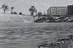 Karviná-Mizerov. Historická fotografie a pohled na vodní nádrž zvanou Pískovna někdy na přelomu 60.  70. let minulého století.