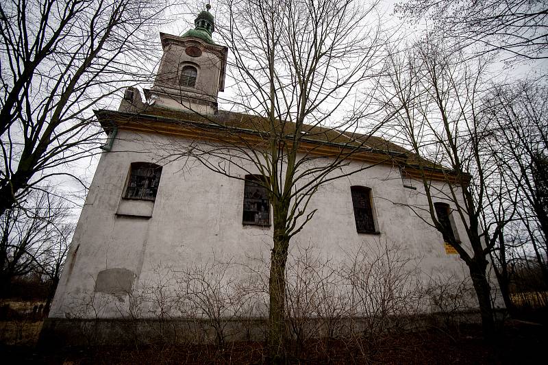 Kostel svaté Barbory v Loukách na Karvinsku, únor 2020.