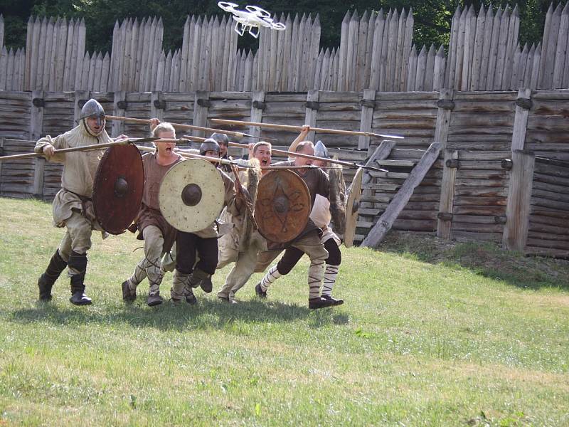 V archeoparku v Chotěbuzi vznikají didaktická videa, která budou součástí připravované expozice.