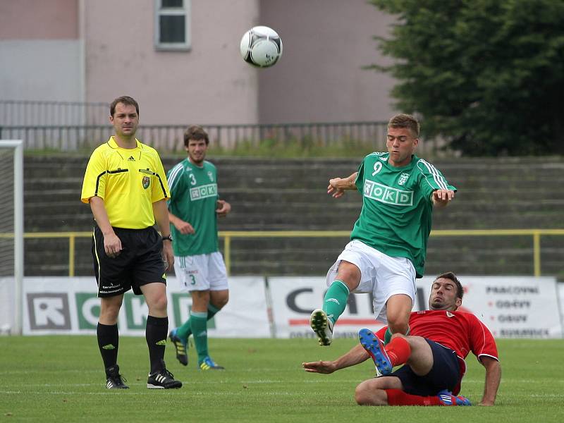 Karvinští fotbalisté (zelené dresy) v přípravě s Gliwicemi.