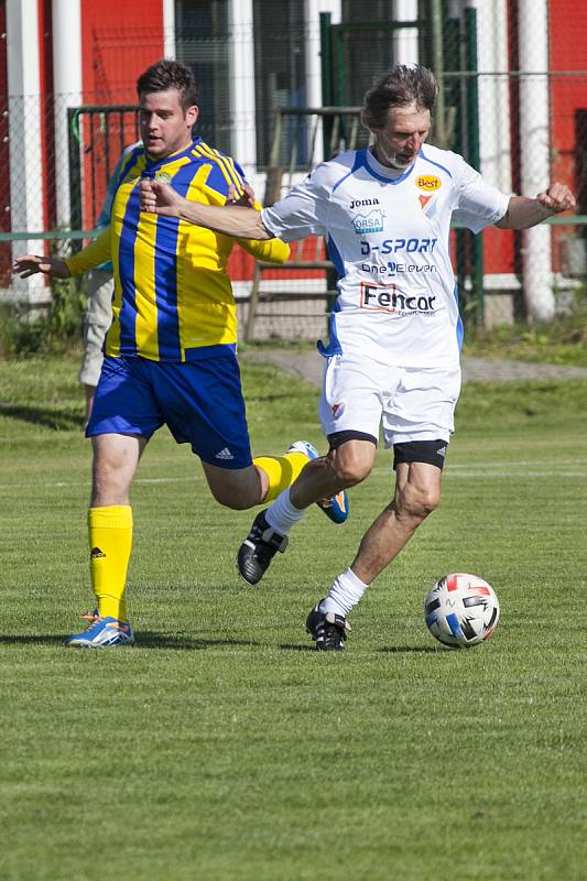 Zápasem mužů SK Stonava posílených o Michala Hubníka a Petera Kišku proti legendám Baníku Ostrava (2:0) vyvrcholily v sobotu 18. června oslavy 90 let tělovýchovy ve Stonavě. Góly dali Libor Žůrek a Petr Samec. Foto: SK Stonava