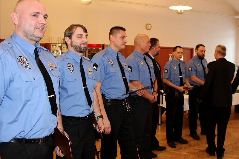 Vedení Havířova a městské policie vyhodnotilo rok 2017 a ocenilo strážníky za dlouholetou službu i za mimořádné zákroky.