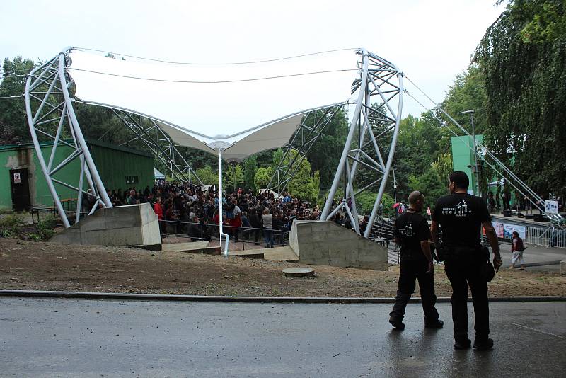 V orlovském amfiteátru se konal 10. ročník charitativního festivalu s názvem Rocktherapy.