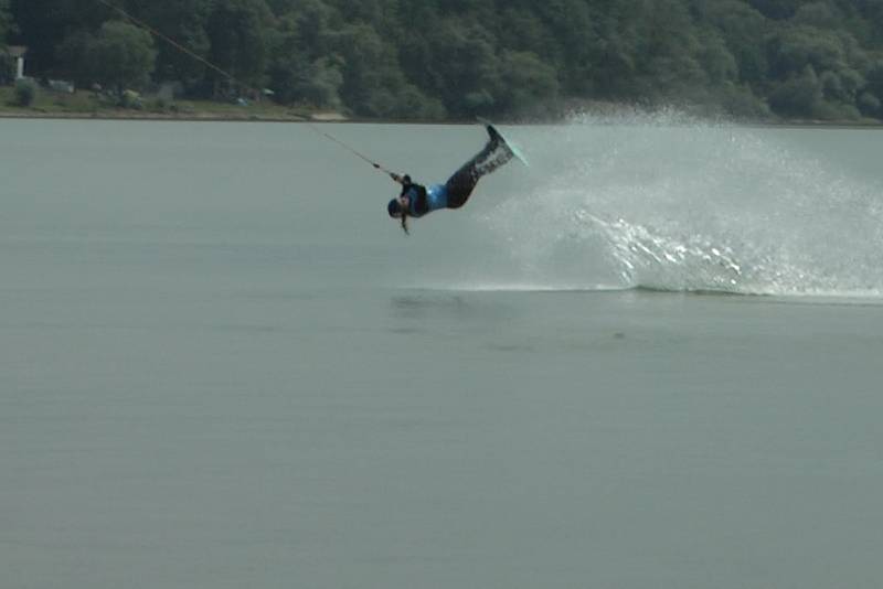 Těrlická přehrada hostila republikový šampionát wakeboardistů a wakeskaterů.