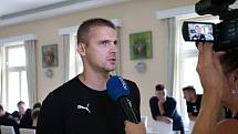 Házenkářský tým HCB Karviná představil novinářům nové posily. Martin Galia.
