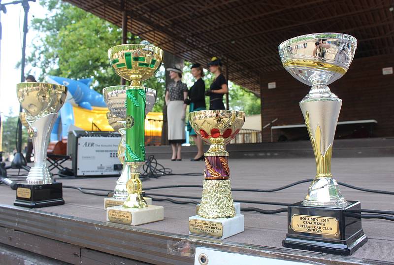 Setkání řidičů starých aut a motocyklů v Bohumíně, které pořádal Veteran car club Ostrava v sobotu 3. srpna 2019.