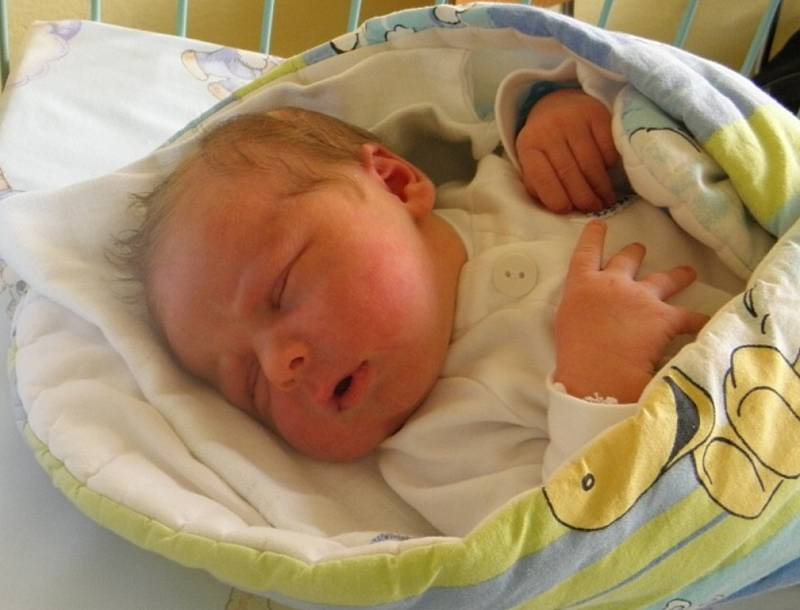 Matyášek Ozog se narodil 18. prosince paní Andree Ozogové z Bohumína. Po narození chlapeček vážil 3810 g a měřil 51 cm. Sestry Natálka a Karolínka se na miminko moc těší.