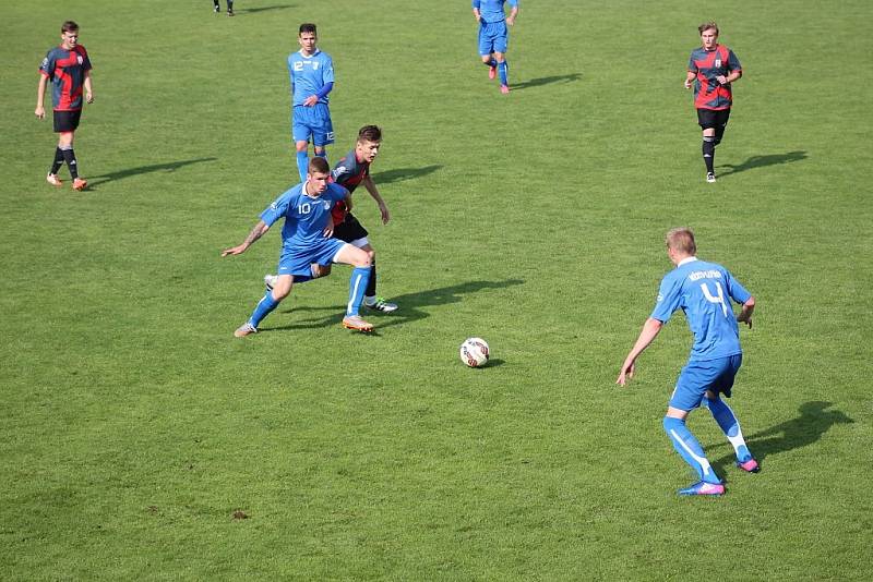 Havířovský dorost (v modrém) porazil Vsetín 6:0.