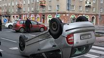 Nehoda dvou automobilů na Hlavní třídě v centru Havířova. 