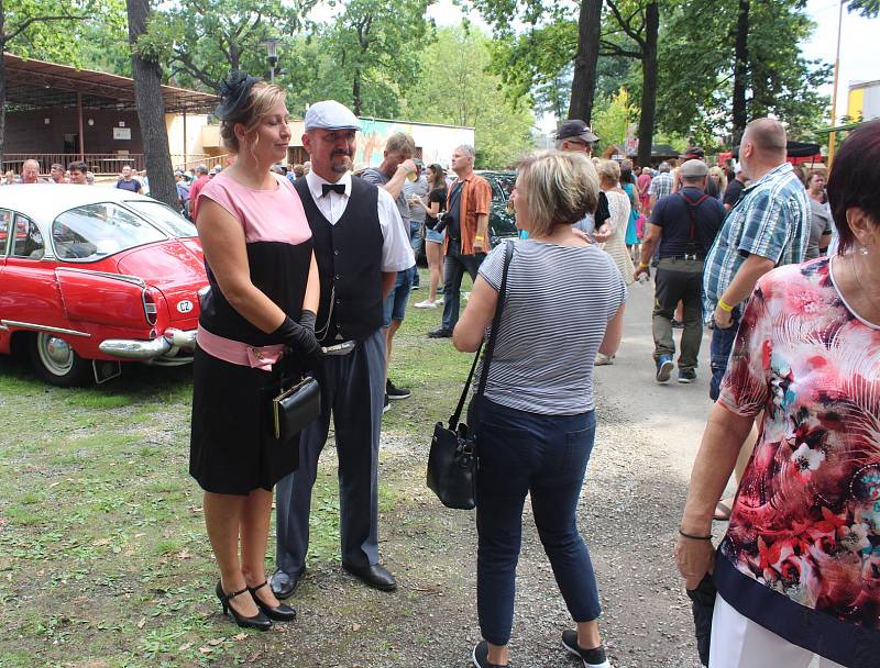 Do Bohumína se 3. srpna 2019 sjelo na 122 historických vozů na setkání řidičů starých aut a motocyklů, které pořádal Veteran car club Ostrava.