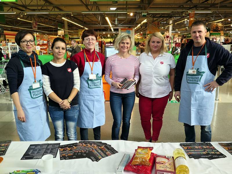 Pátý ročník Národní potravinové sbírky v Havířově. Tradičním místem, kde zájemci mohli přispět, bylo obchodní centrum Globus.