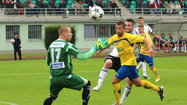 Poslední utkání Karviné na stávajícím stadionu se vyvedlo. Domácí vyhráli 2:1.