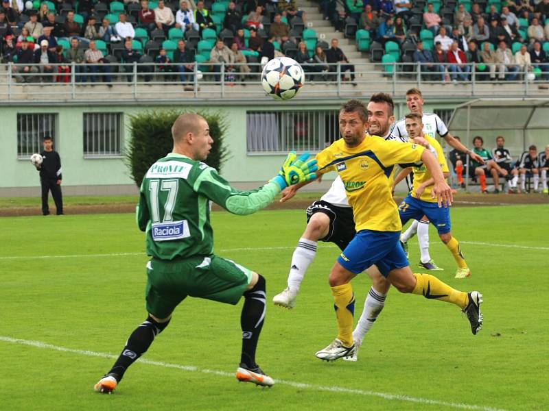 Poslední utkání Karviné na stávajícím stadionu se vyvedlo. Domácí vyhráli 2:1.