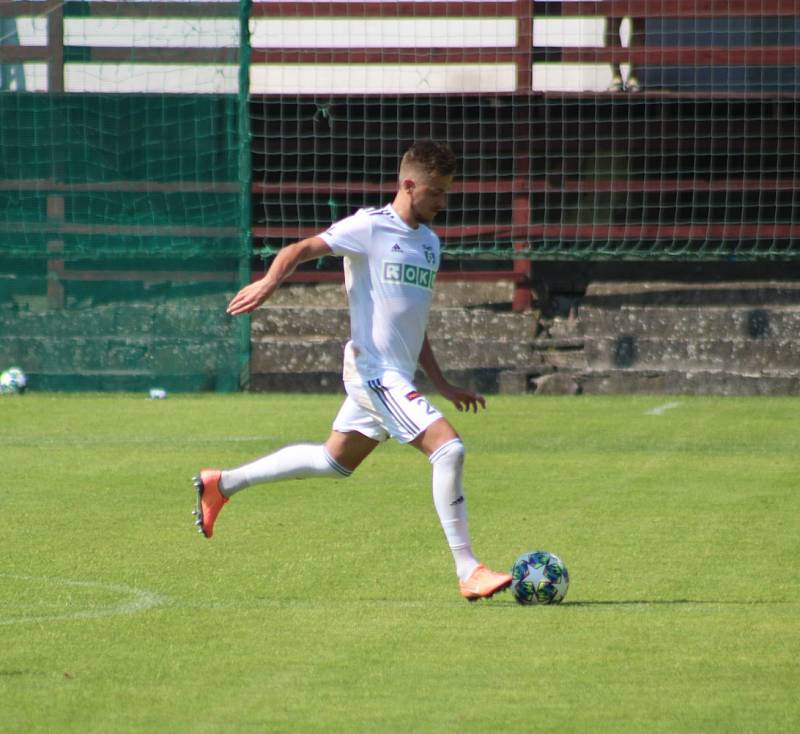 Karvinští (v bílém) zdolali polské Jastrzebie 2:0.