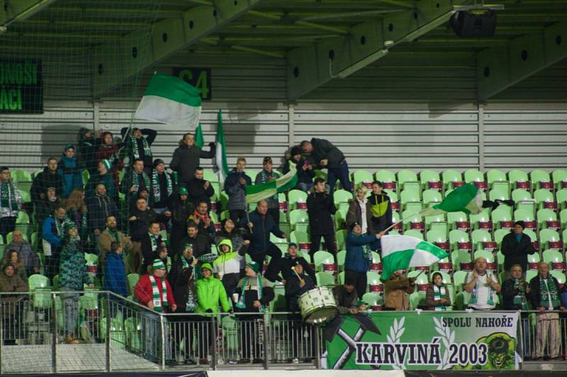 Z utkání Karviná (v bílém) - Jablonec 2:1