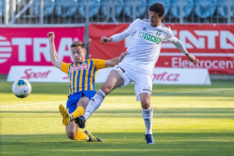 Ligové derby nepoznalo vítěze. Opava remizovala s Karvinou (v bílém) bez branek.