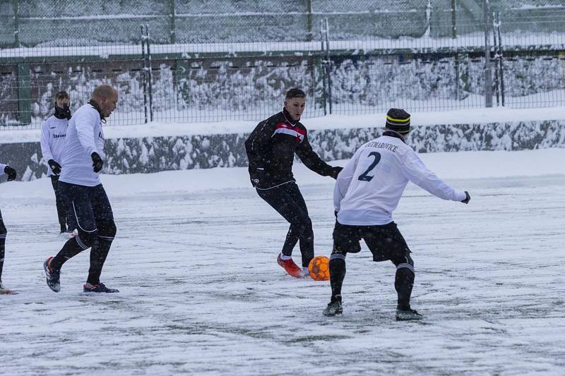 Fotbalisté šesti ze sedmi zúčastněných týmů i přes nepřízeň počasí rozehráli v sobotu 21. ledna 2023 turnaj O pohár starostky města Orlová.