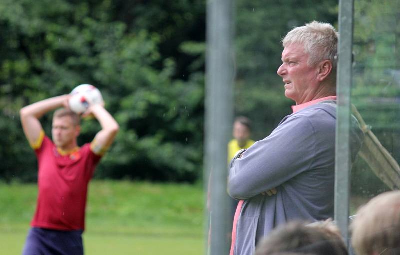 Fotbalisté Datyní (v zeleném) vyhrály nad Dobrou a mohli začít slavit postup do krajského přeboru.