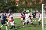 Fotbalové derby mezi Dětmarovicemi (v modrém) a Orlovou vyhráli domácí.