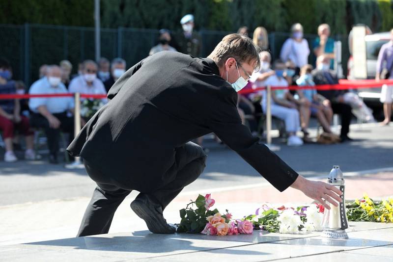 Z důvodu hygienických opatření šíření onemocnění Covid-19 se letos pieta konala pouze v omezeném režimu.