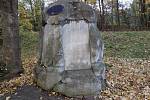 Pomník na hřbitově v Karviné Dolech připomíná největší důlní tragédii v dějinách Ostravsko-karvinského revíru.
