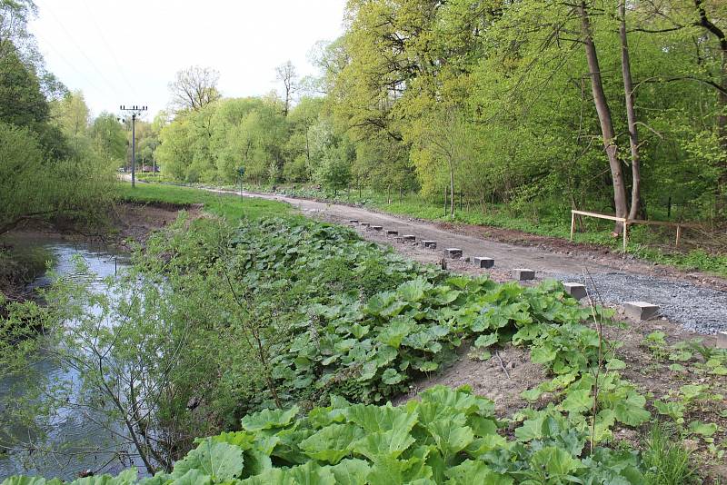 Břehy řeky Lučiny poznamenává každá větší voda. Meandry jsou chráněné, proto do nich člověk nemá zasahovat.