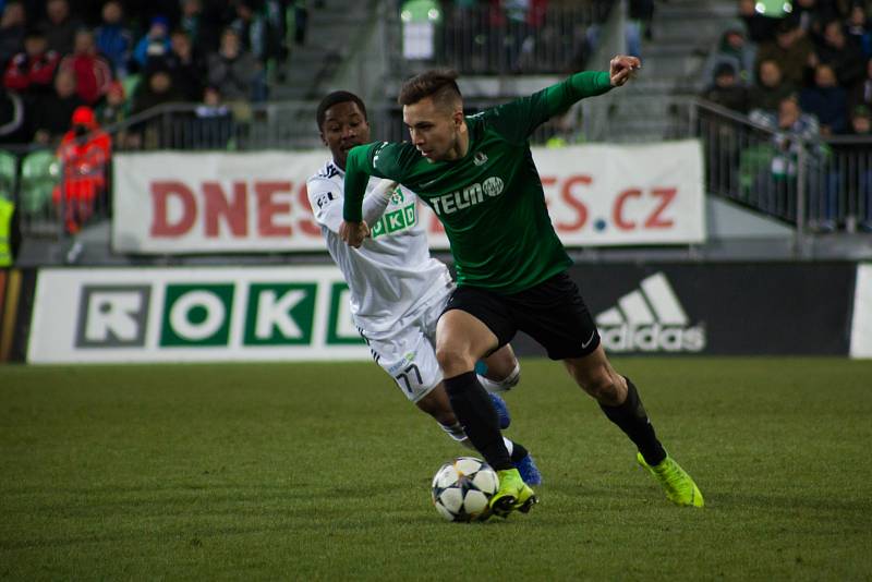 Z utkání Karviná (v bílém) - Jablonec 2:1