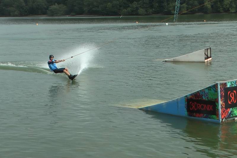 Těrlická přehrada hostila republikový šampionát wakeboardistů a wakeskaterů.