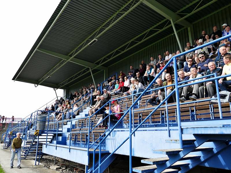 Havířovští fotbalisté (v modrém) přehráli Frýdlant jasně 3:0.