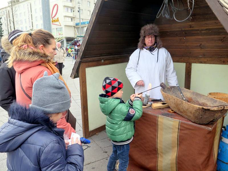 Vánoční městečko v Havířově je věnováno především dětem. Takto vypadalo o první adventní neděli.