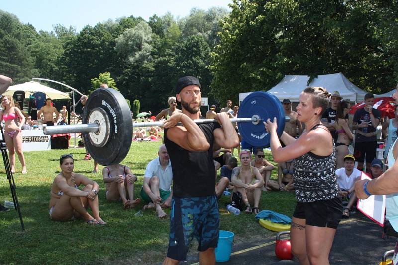 CrossFit závody Superior 14 Summer Games 2015 na letním koupališti v Havířově