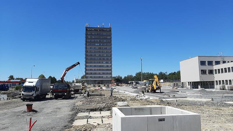 Havířovské vlakové nádraží , přednádražní prostor se přestavuje.