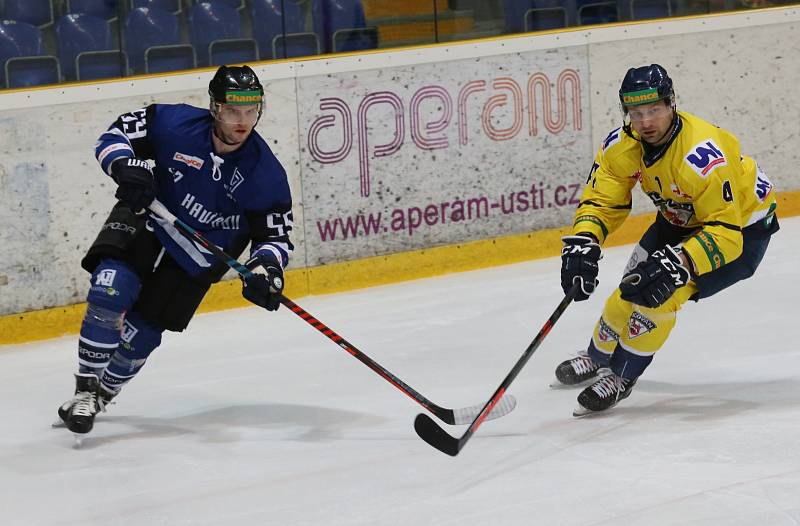 Havířov (v modrém) v Ústí zklamal a bude muset o play off zabojovat v úterý.