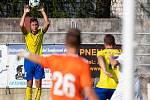 V pohárovém derby se radovali fotbalisté Dětmarovic (v bílém), kteří porazili sousední Bohumín až po prodloužení.