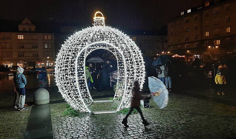 Vánoční jarmark a rozsvícení stromu, Český Těšín, 26. listopadu 2021.
