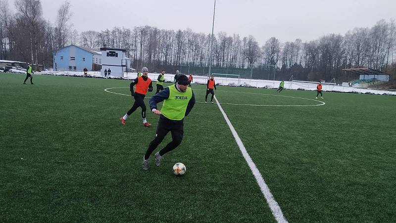 Fotbalisté Horní Suché v prvním přípravném zápase na jarní část I.A třídy porazili doma Hrabovou 3:2.