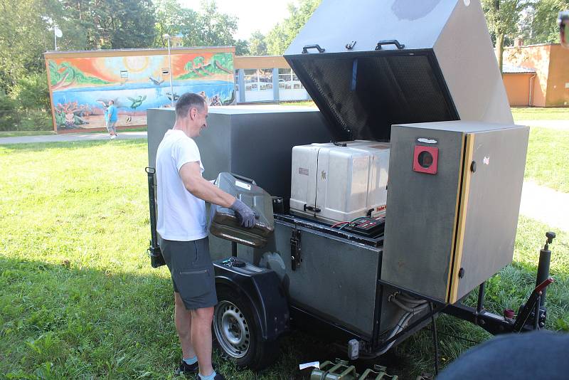 V domě v Nerudově ulici v Bohumíně se začíná s opravami požárem poničených bytů a společných prostor, úterý 11. srpna 2020.