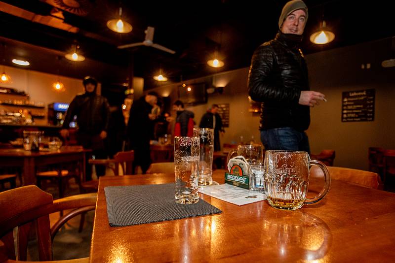 Restaurace a Bar BLESK a Tipsport Bar v Havířově, 17. prosince 2020.