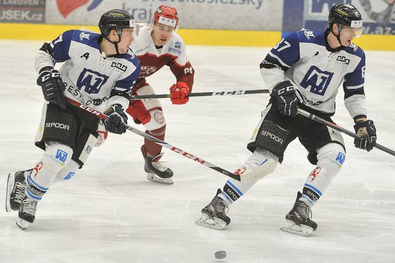 Hokejisté Havířova (v bílém) zvládli i čtvrté derby s Frýdkem-Místkem.