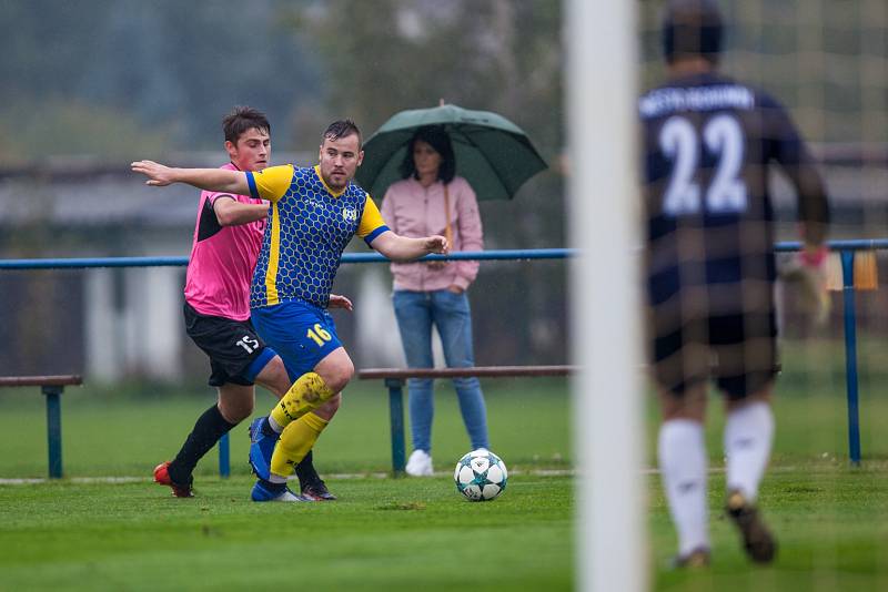 Divizní derby Bohumín - Havířov (v růžovém).