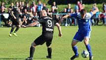 Derby o vedení v I.B třídě zvládly Věřňovice (v modrém), které porazily Záblatí 3:2.