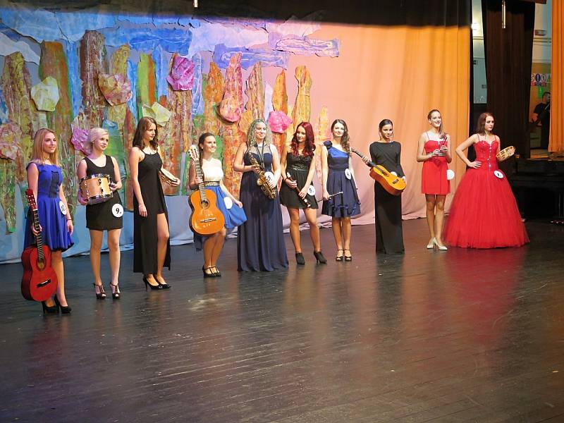 26. ročník populární soutěže o nejšikovnější a nejvtipnější středoškolačku Karvinska, Miss Karkulka 2015.